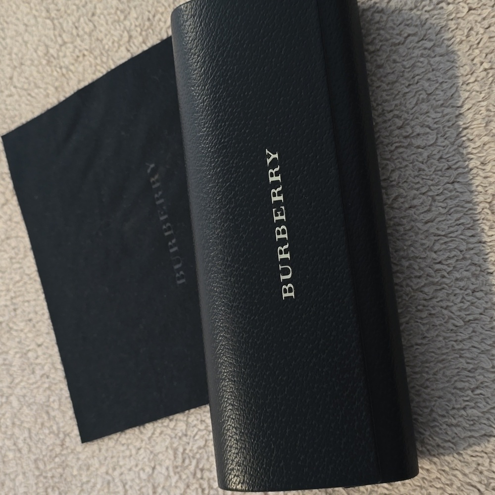 BURBERRY Sunglasses Magnetic case with cleaning clothing​ - Picture 6 of 6